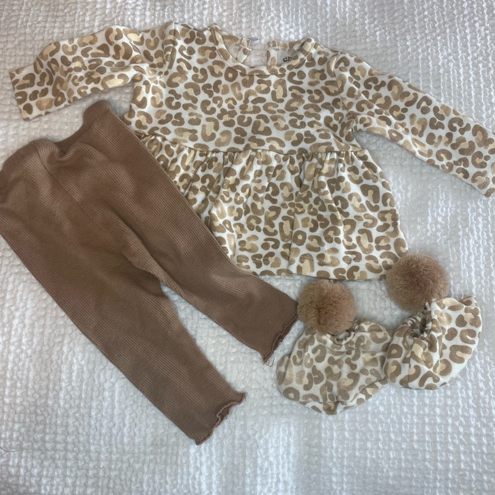 2 PC Baby Outfit with Slippers